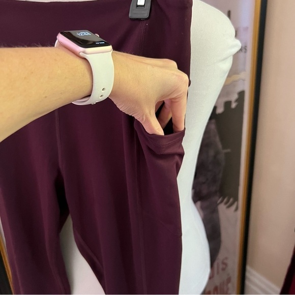 Victoria's Secret Essential High-Rise Pocket Merlot/ Dark Purplish Red Leggings - Picture 4 of 12